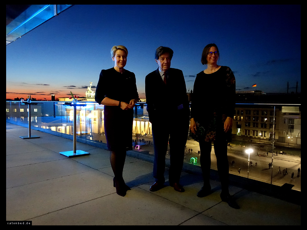 Kunstpreis Berlin 2022, Franziska Giffey, Regierende Bürgermeisterin von Berlin, Stephanie Gudra (Kunstpreis Bildende Kunst), Richard Peduzzi (Großer Kunstpreis Berlin 2022), Vizepräsidentin der Akademie der Künste