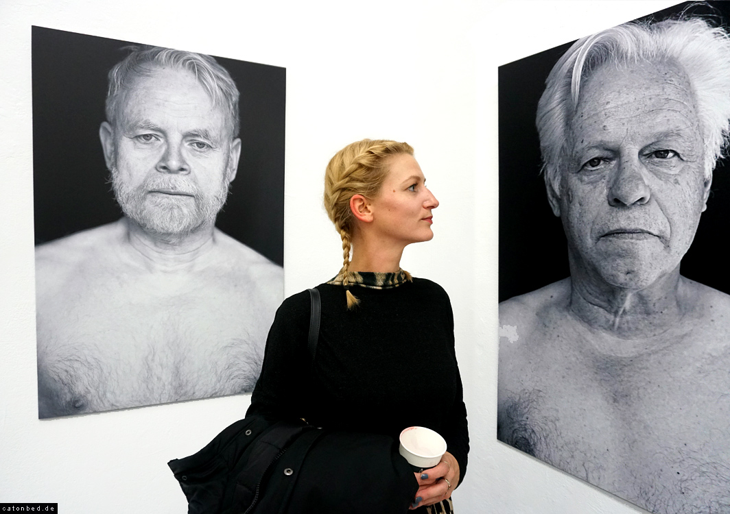 Kunstquartier Bethanien / Frau mit Zöpfen