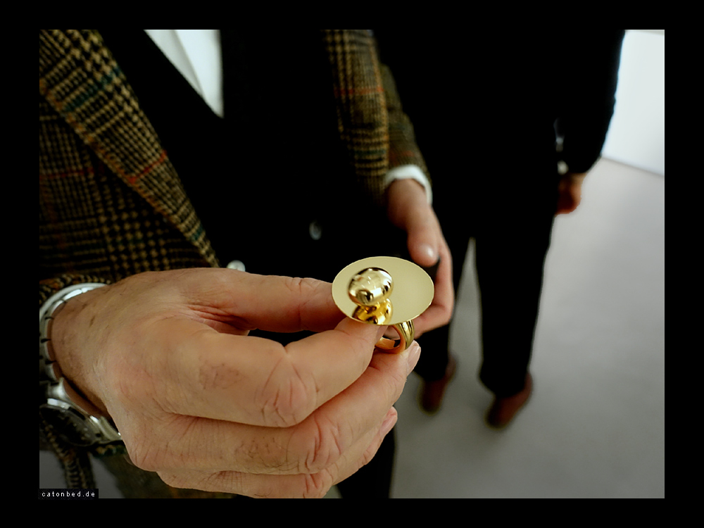 Gerrg Hornemann demonstriert seinen "routierenden Ring"