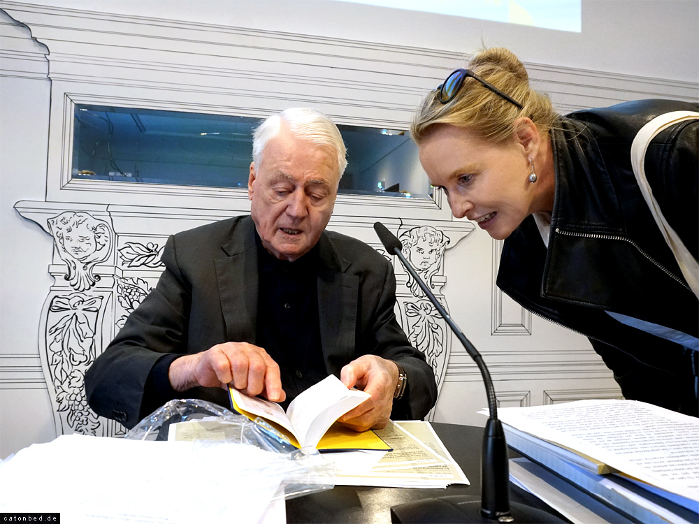 Alexander Kluge / Julian Schnabel und Besucher