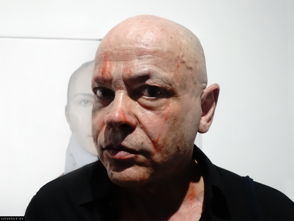 Die Performance-Künstler Krzysztof Leon Dziemaszkiewicz 
