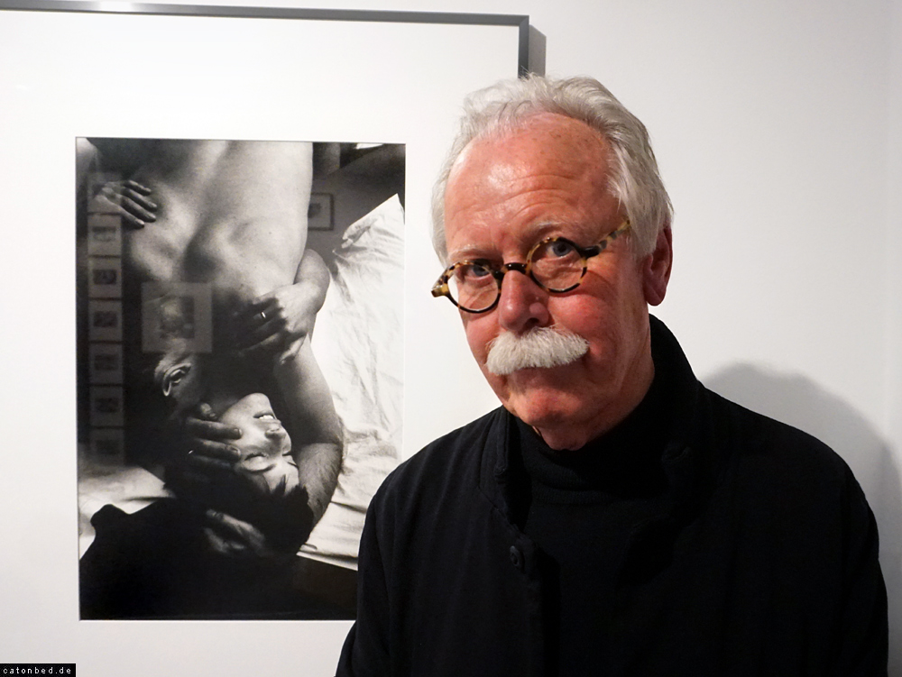 Hans-Michael Koetzle vor Foto Barbara - Will McBride - Bröhan-Museum