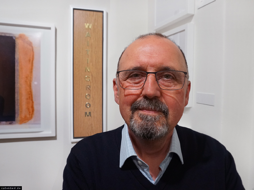 Horst Schönig (Galerist von world in a room 2021)