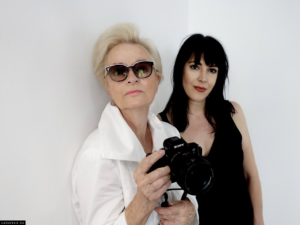 Emily Mae Smith: Feast of Totems, Angelika Platen, Fotografin