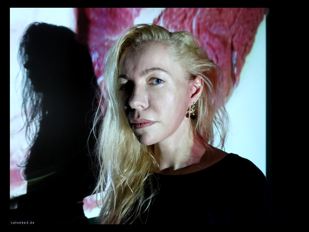 50 / 50 - The artist and curator Mascha Naumova