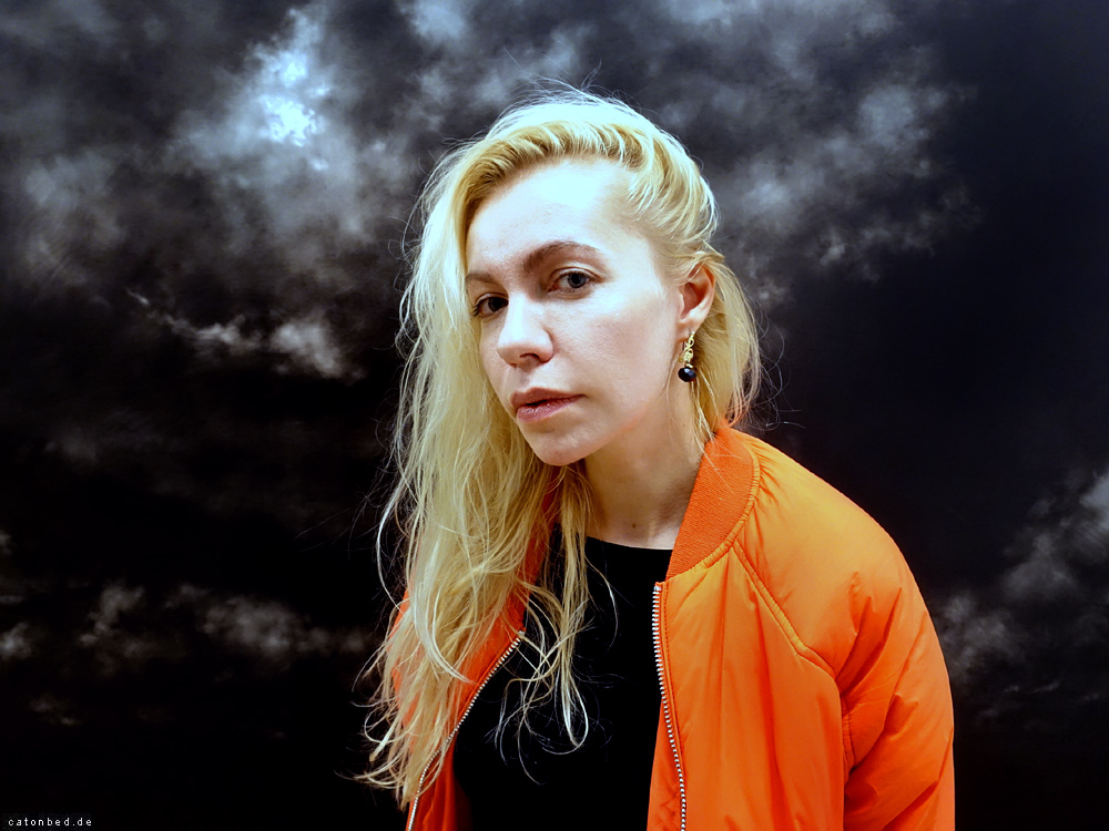 50 / 50 - The artist and curator Mascha Naumova