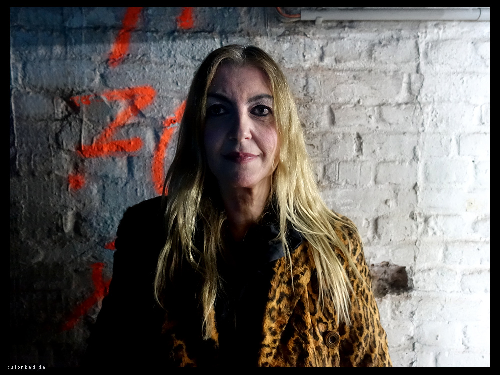 GLUE - Gaga Nielsen