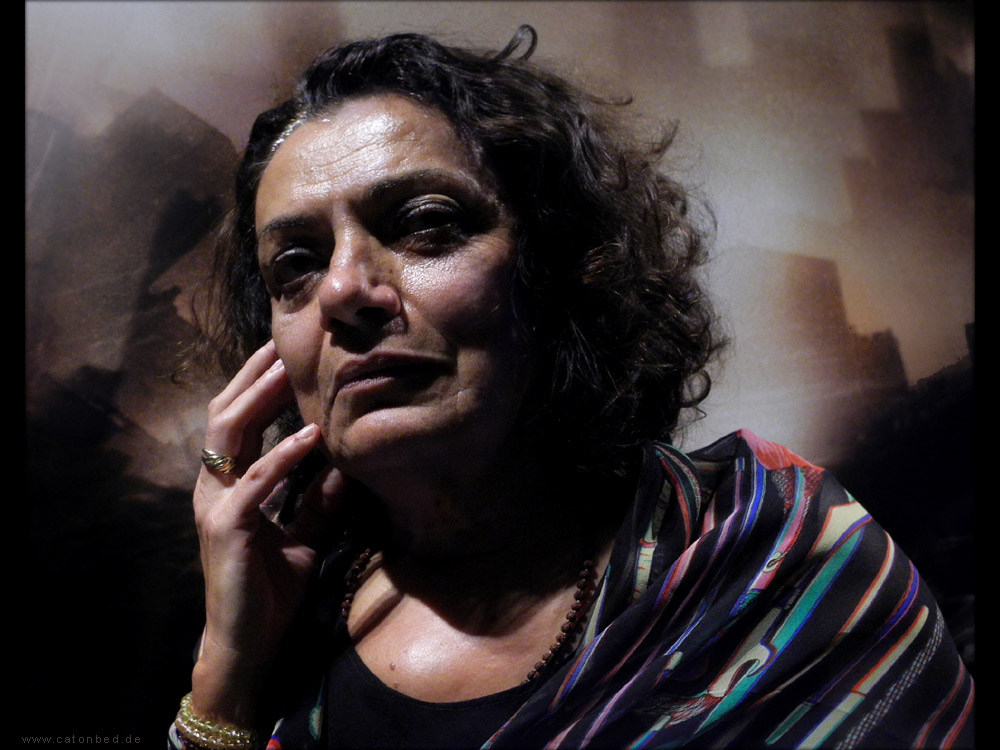 La donna lascia la città